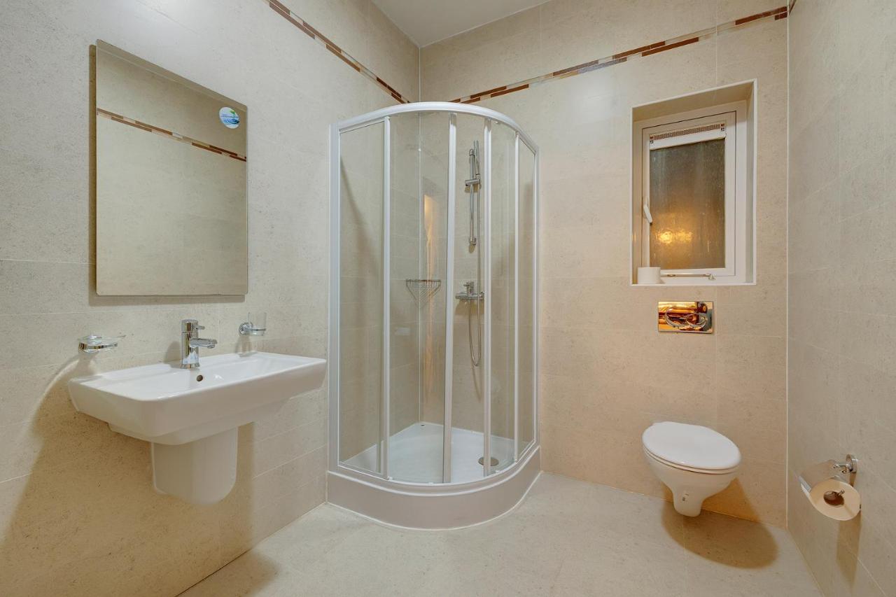 Seafront Lux Apart Inc Pool, Upmarket Area Sliema Esterno foto